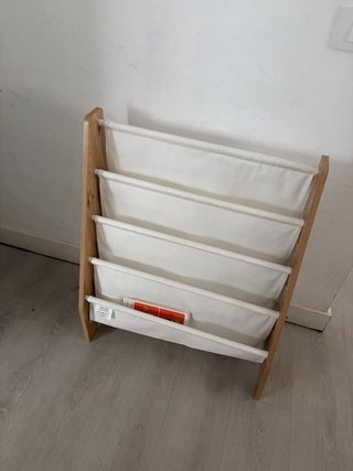 Librería infantil de tela y madera