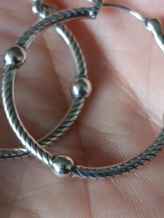 Pendientes aro plata textura serpiente y bolitas