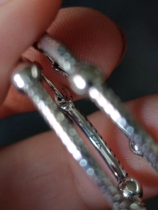 Pendientes aro plata textura serpiente y bolitas