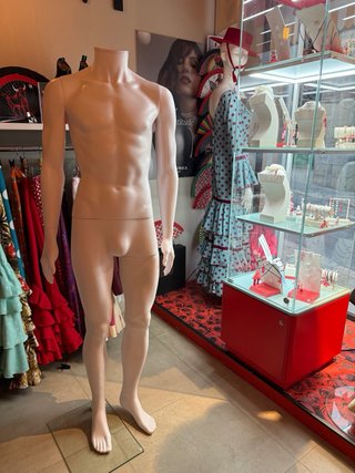 Maniquí hombre beige
