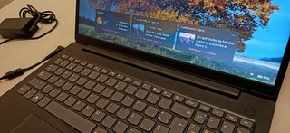 Portátil Lenovo V15 G2 IJL