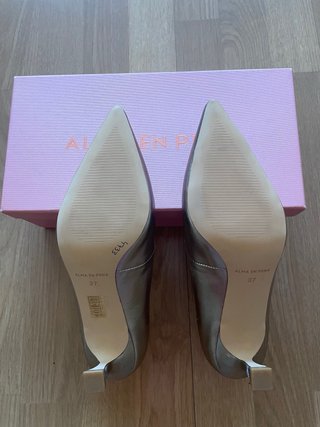 Zapatos Alma en Pena dorados talla 37