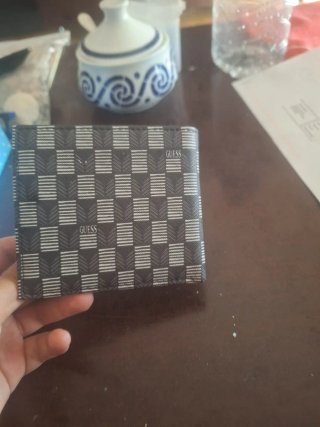 Cartera Guess Cuadros Negra y Gris