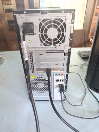 Torre Computer Compaq Nera