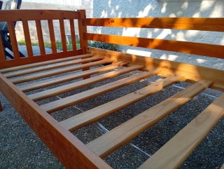 Cama individual de madera