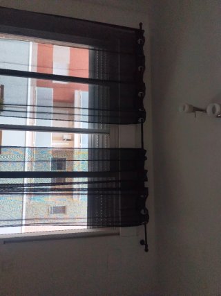 Barra negra para ventanal de salón