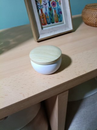 Vela aromática metálica con tapa de madera