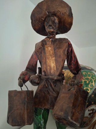 Figuras de papel maché