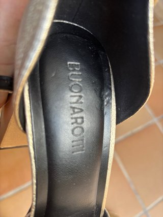 Sandalias doradas tacón alto Buiñarotti