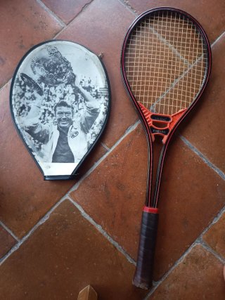 Raqueta Nicola Pietrangeli Firmada