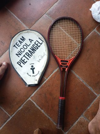 Raqueta Nicola Pietrangeli Firmada