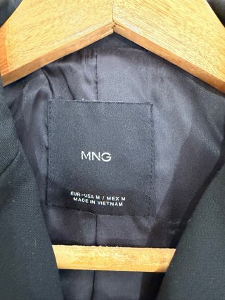 Americana corta negra Mango Talla M