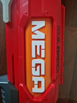 Pistola Nerf con 4 dardos