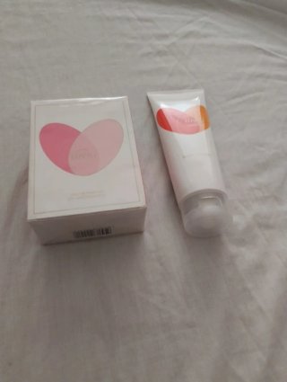 Perfume y loción corporal Love