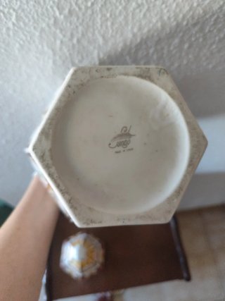 Jarrón de porcelana con flores