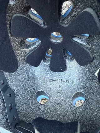 Casco de bicicleta azul