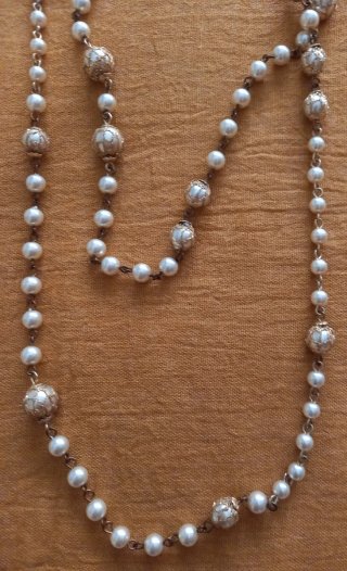 Collar perlas y malla dorada