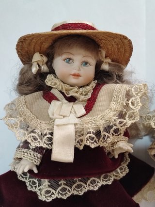 Bambole di porcellana in stile vittoriano vintage