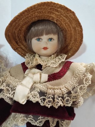 Bambole di porcellana in stile vittoriano vintage