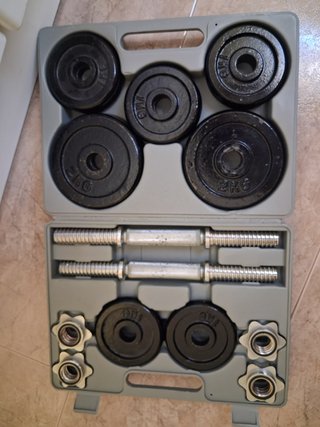 Maleta con discos de 1 k y 2 k . Total: 20 kg