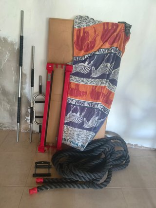 Rack de gimnasio con poleas y accesorios