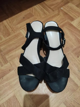 Zapatos Mujer Talla 39,40 Negro y Blanco. 5€ cada