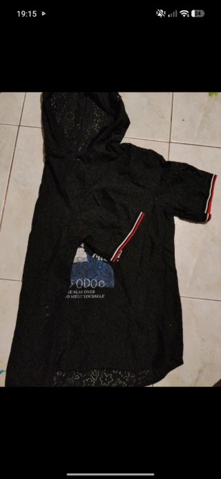 Sudadera con capucha y encaje negro