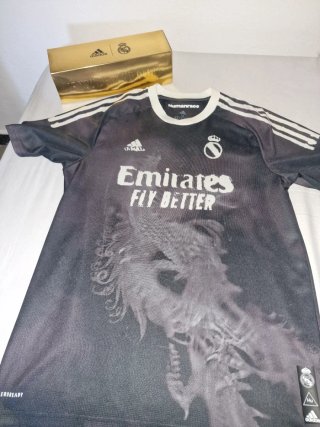 Camiseta Pharrell Williams x Real Madrid Humanrace