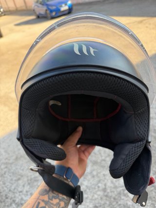 Casco de moto con visera
