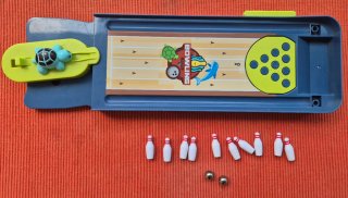 Mini bolos de juguete con tortuga lanzadora