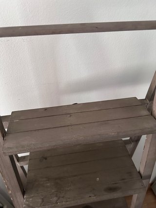 Escalera de madera decorativa