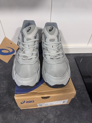Asics Talla 43.5 Plata y Negro