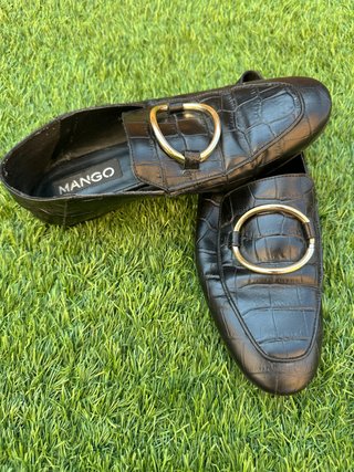 Mocasines Mango efecto piel cocodrilo dorados