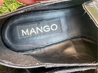 Mocasines Mango efecto piel cocodrilo dorados