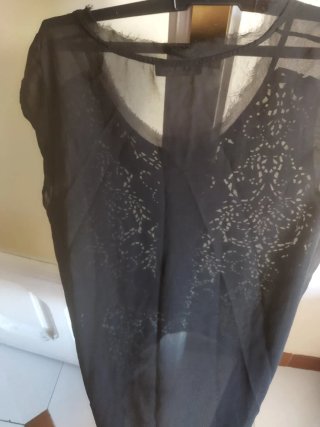 Camiseta Zara Talla S.Troquelada delante.