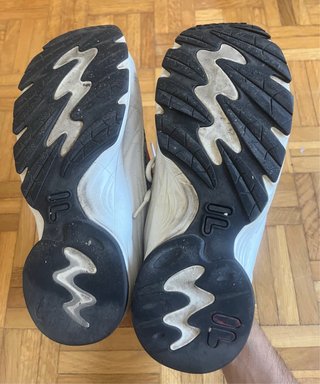 Deportivas Fila Rojas y Blancas