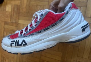 Deportivas Fila Rojas y Blancas