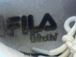 Deportivas Fila Rojas y Blancas