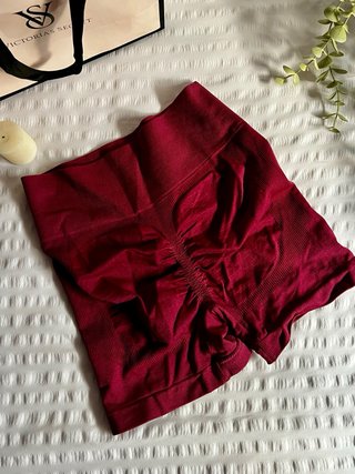 Shorts deportivos Shein burdeos talla XS