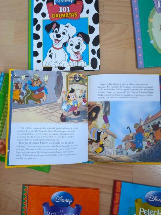 BIBLIOTECA 7 LIBROS DISNEY + libro de Winnie