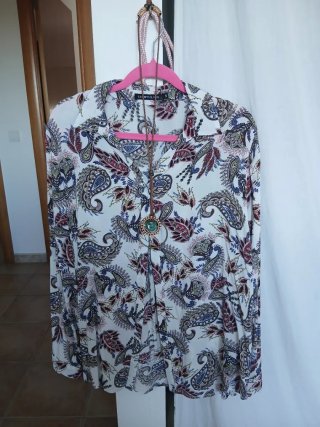 Lote 2 blusas mujer estampado y rojo