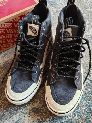 Zapatillas Vans Altas Grises y Blancas