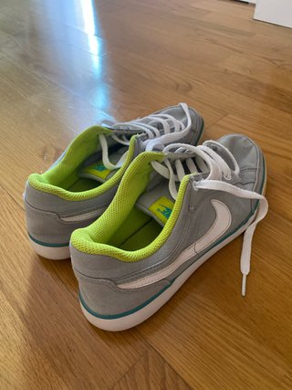 Deportivas Nike Grises