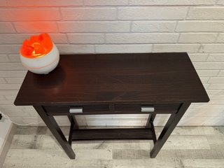 Recibidor de madera con espejo