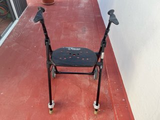 Andador Taka-Taka Básico Negro