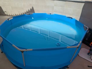 Piscina desmontable azul y plateada