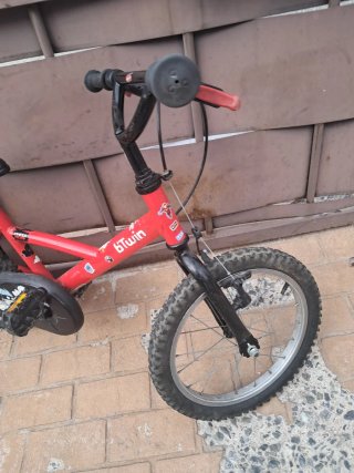 Bici infantil BTWIN roja