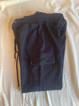 Pantalón de chándal negro con bolsillos