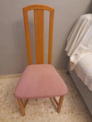 Mesa de salón y 4 sillas