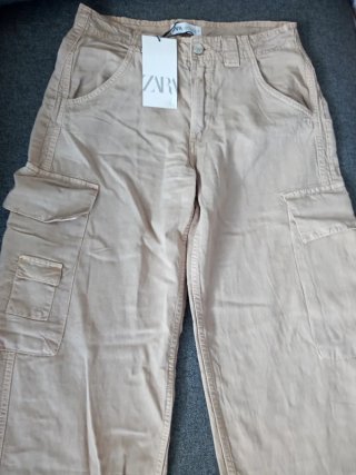 Pantalón cargo tiro medio